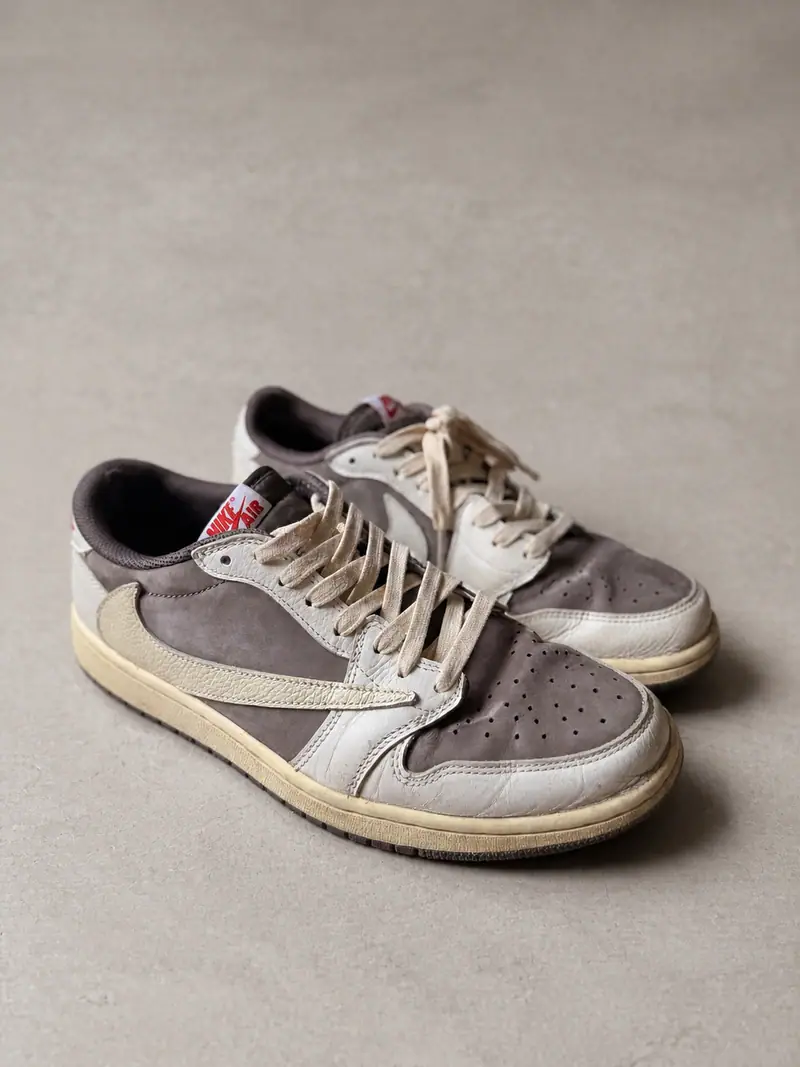 Travis Scott x Air Jordan 1 Low OG "Reverse Mocha" — PENDIENTE AUTENTICAR, NO PUBLICAR