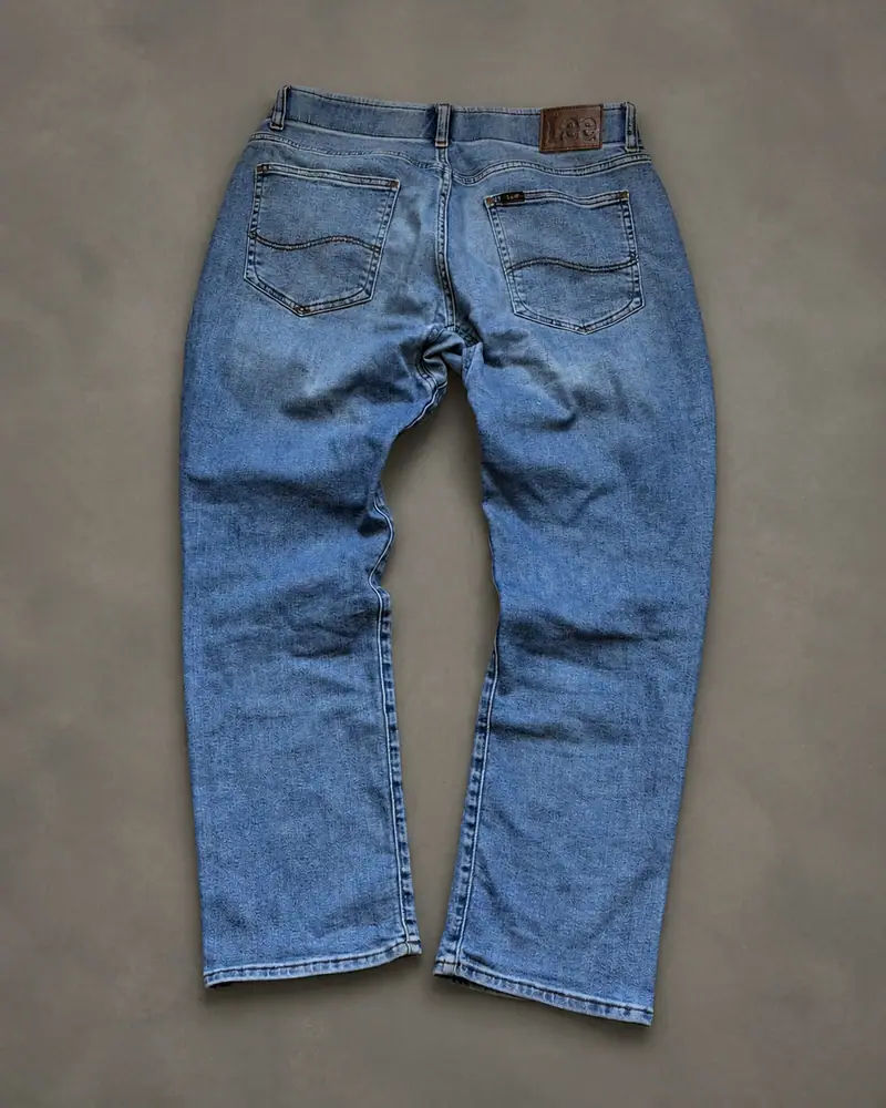 Lee — Extreme Motion Straight Jeans